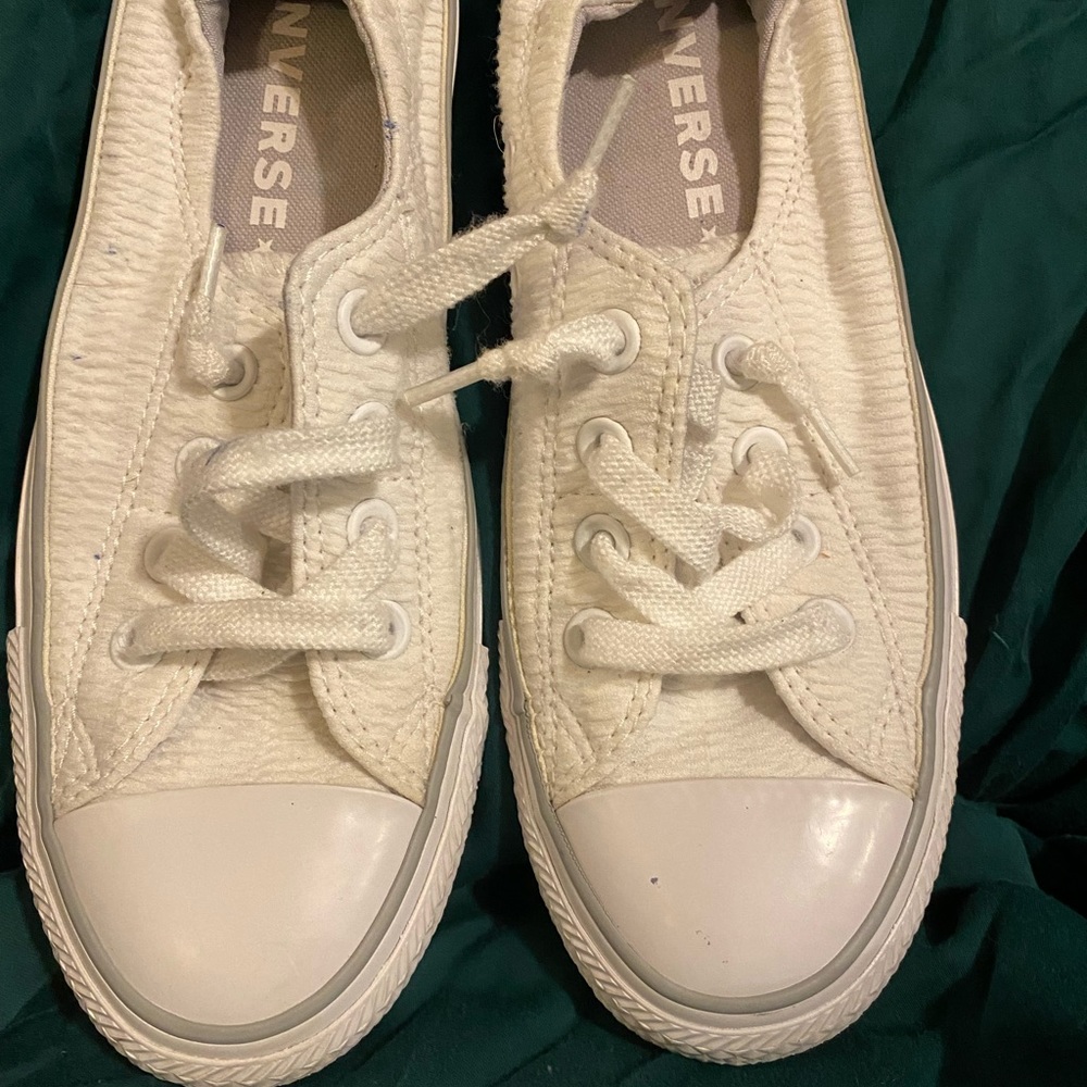 Womens converse shoes🎼